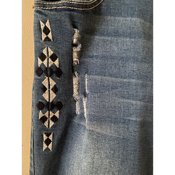 dkin capri denim with Embroidery on the side. Sz.10 - Picture 3 of 5
